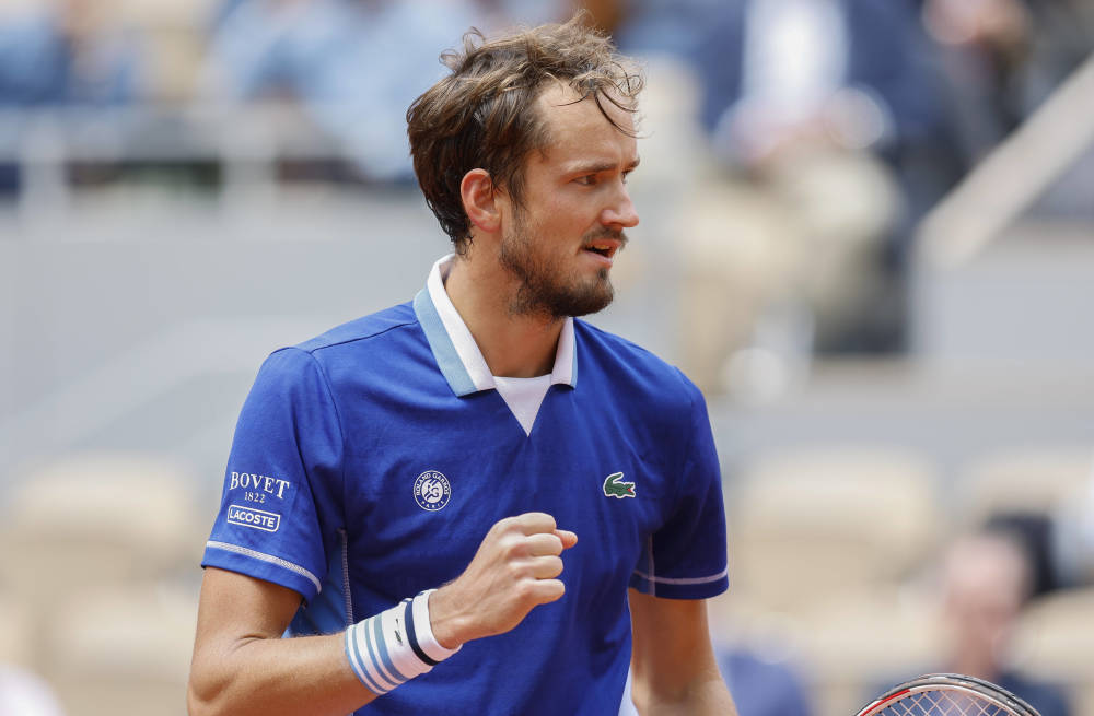 包含法网鏖战戴维斯杯，梅德韦杰夫状态火热的词条