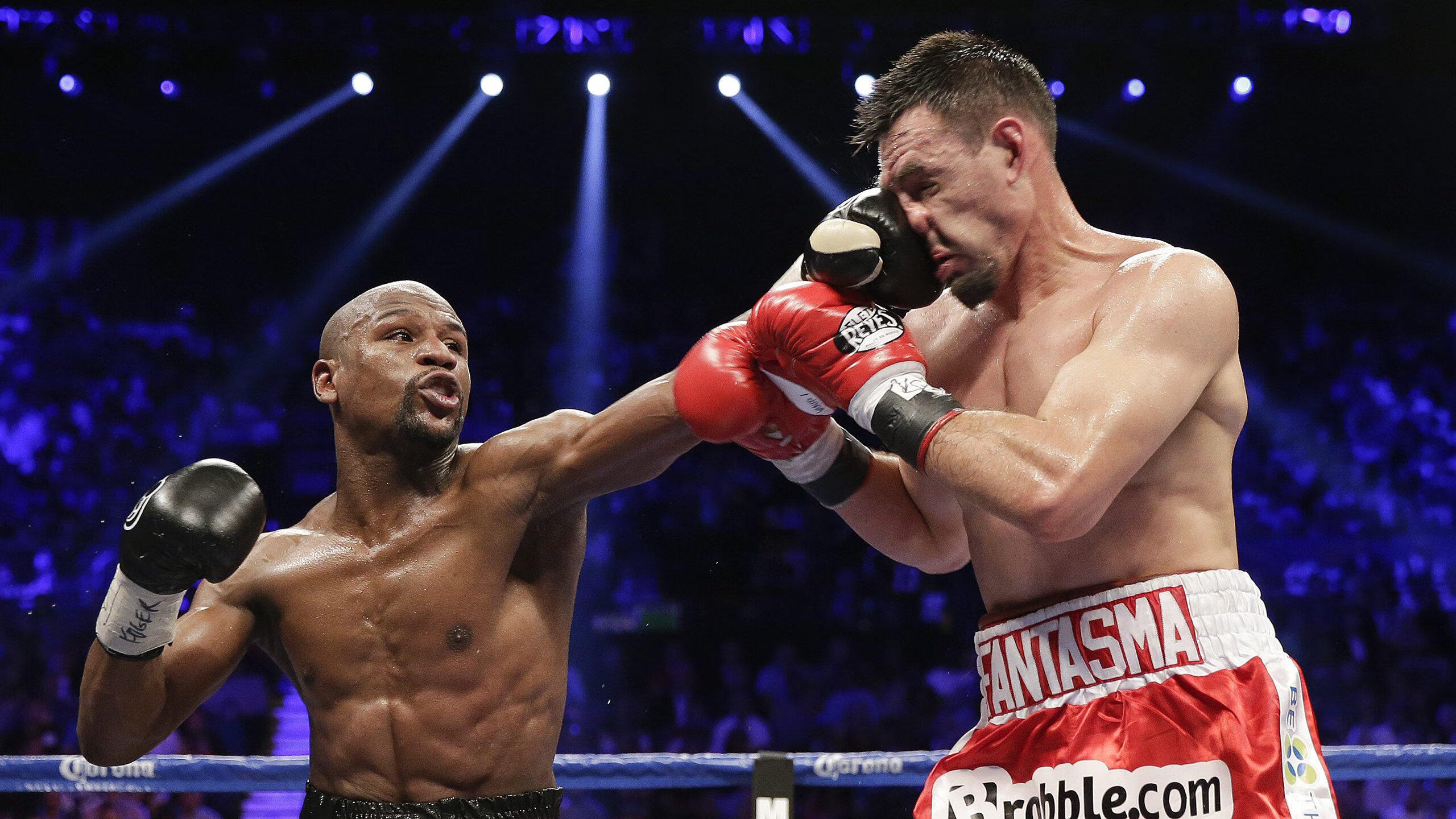 拜仁对阵AC米兰,阿拉巴的完美封锁,对手的完全无解